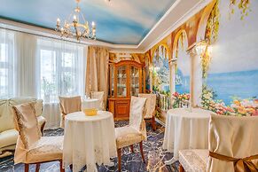 Golden Hotel