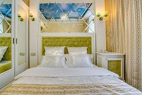 Golden Hotel