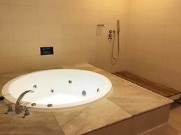 Her Home Spa Motel Douliu