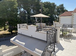 Angelas Apartments