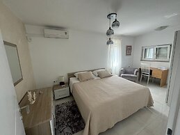 Angelas Apartments