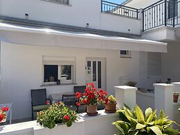 Angelas Apartments