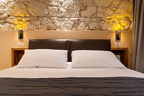 Re Dionisio Luxury Suites