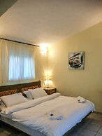 Amarylis Apartments