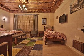 Caravanserai Inn Hotel