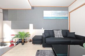 Namba East House01