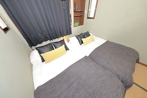 Namba East House01