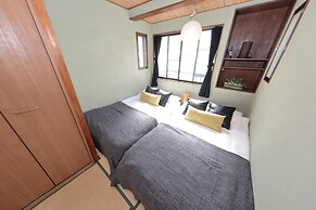 Namba East House01