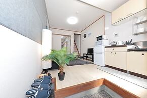 Namba East House01