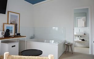 You & Co. Saler Beach Boutique Hotel