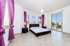 Avrora Villa PV
