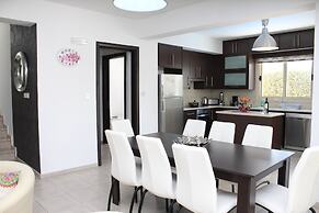Avrora Villa PV