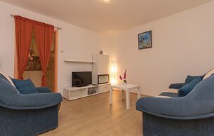 Apartment 758
