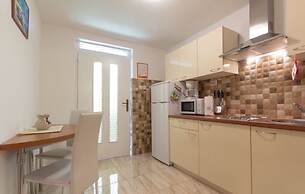 Apartment 758