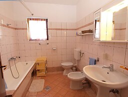 Apartment 70