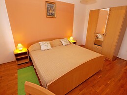 Apartment 70