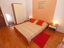 Apartment 70