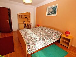 Apartment 70