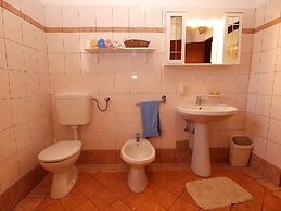 Apartment 70