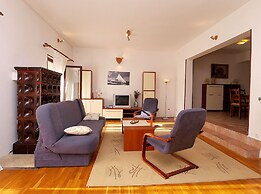 Apartment 70