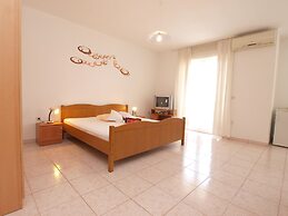Apartment 72