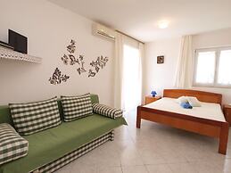 Apartment 72
