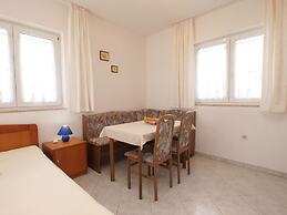 Apartment 72