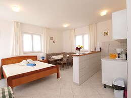Apartment 72