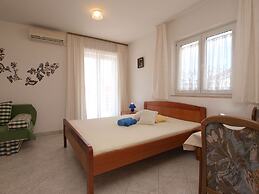 Apartment 72