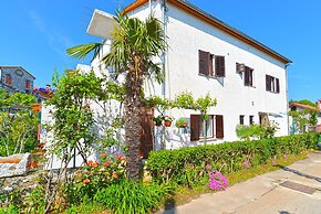 Apartment 358