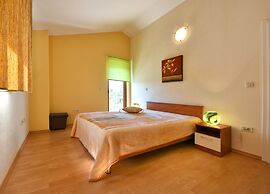 Villa 377