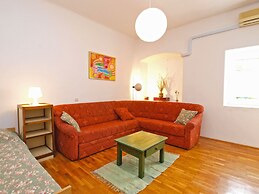 House 385