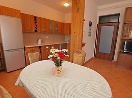 Apartment 439