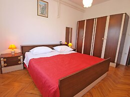 Apartment 439