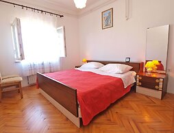 Apartment 439