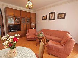 Apartment 439