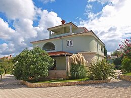 Apartment 440