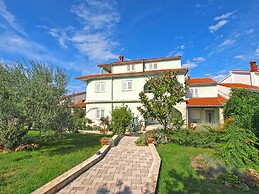 Apartment 440