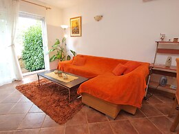 Apartment 446