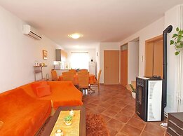 Apartment 446