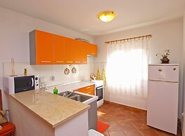 Apartment 446