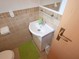 Apartment 446