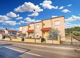 Apartment 446