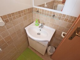 Apartment 446