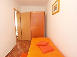 Apartment 446