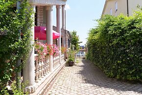 Apartment 498