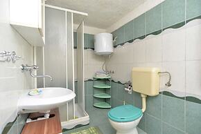 Apartment 498