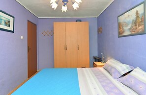Apartment 498