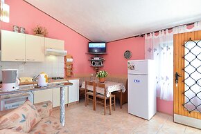 Apartment 498