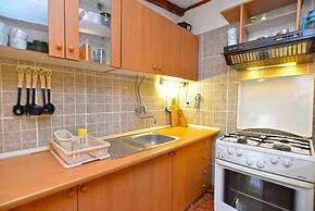 Apartment 498